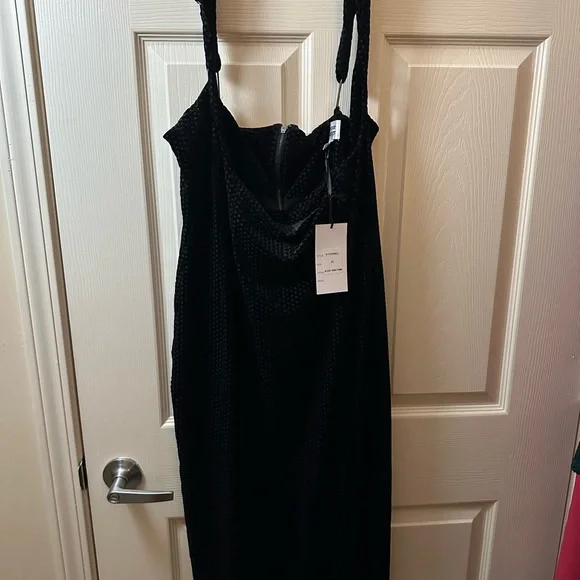 NWT Unique Vintage Black Velvet Fontaine Pencil Skirt with Suspenders - Picture 2 of 3